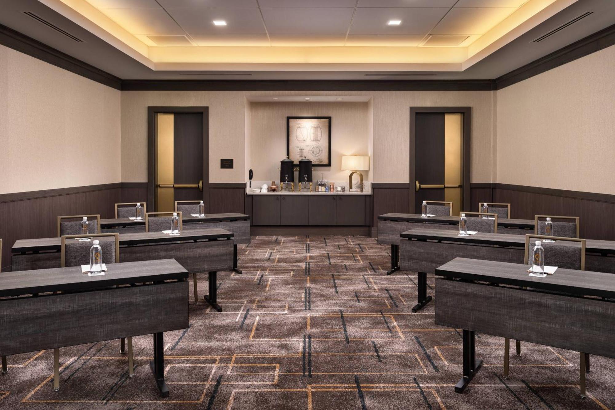 Hotel Distil, Autograph Collection 4*